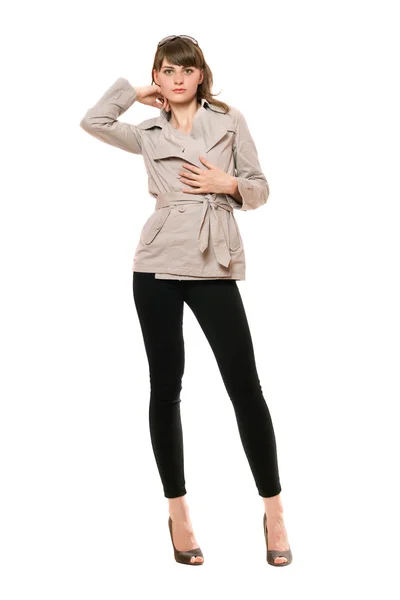 Słodkie młoda kobieta na sobie płaszcz i czarne legginsy — Zdjęcie stockowe