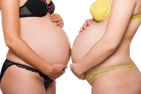 Duas barrigas de mulheres jovens grávidas. Isolados — Fotografia de Stock