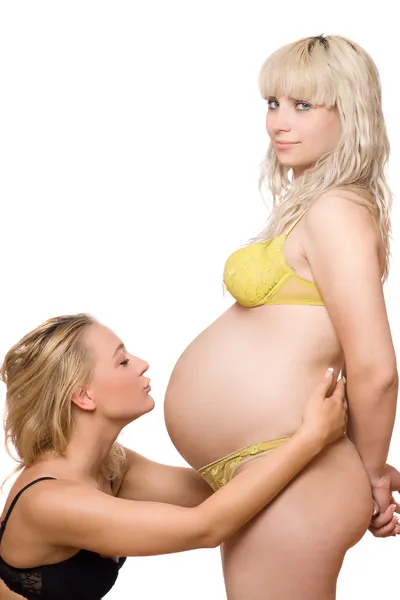 Беременная женщина с девушкой. Isolated — стоковое фото
