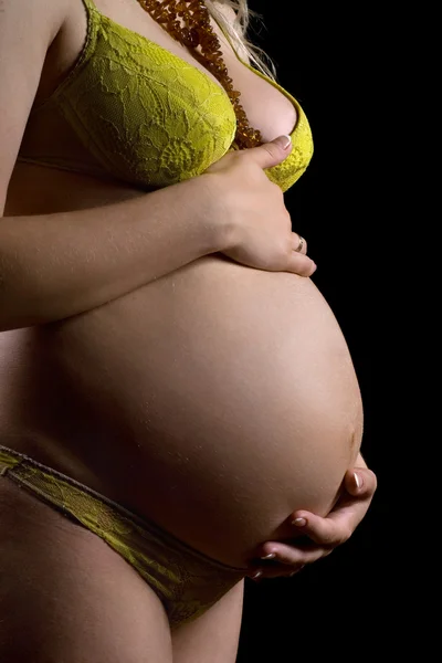 妊娠中の若い女性の腹。分離されました。 — ストック写真