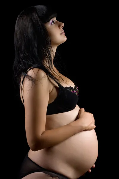 Ciąży młoda brunetka w bieliźnie. na białym tle — Zdjęcie stockowe