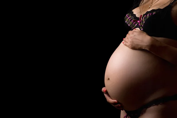 Brzuch młoda kobieta w ciąży — Zdjęcie stockowe