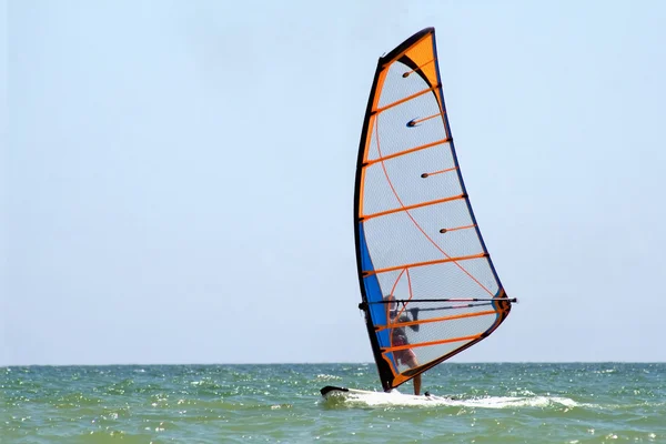 Windsurfista no mar — Fotografia de Stock