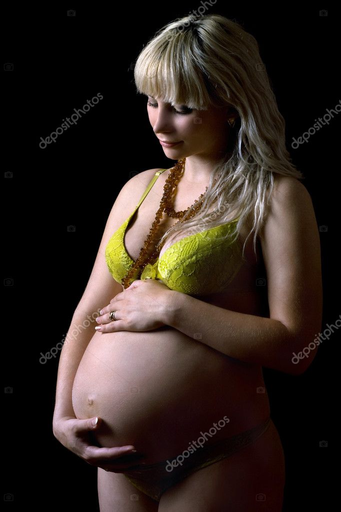 Goneryl Condensar incidente Mujer embarazada joven en lencería amarilla. Aislado: fotografía de stock ©  acidgrey #7804007 | Depositphotos