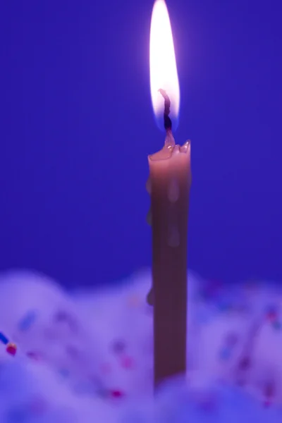 Burning candle and cake — Stock Photo, Image