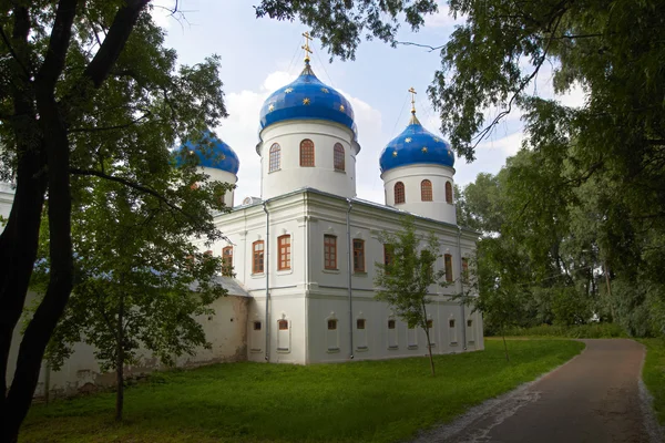 Orosz ortodox egyház juriev kolostor — Stock Fotó
