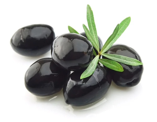 Солодкі оливки з листям — стокове фото