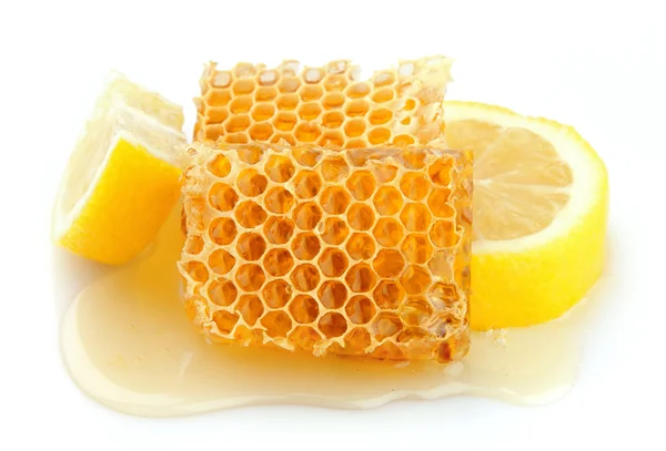Favo de mel perto com limão — Fotografia de Stock