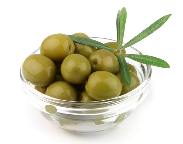 Olive auf Teller mit Zweigen — Stockfoto