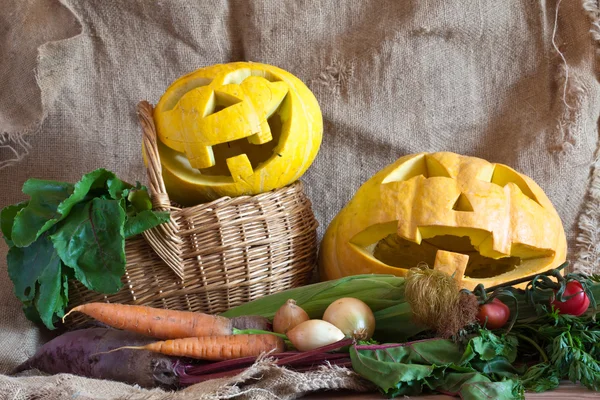 Тыква и овощи на Хэллоуин — стоковое фото