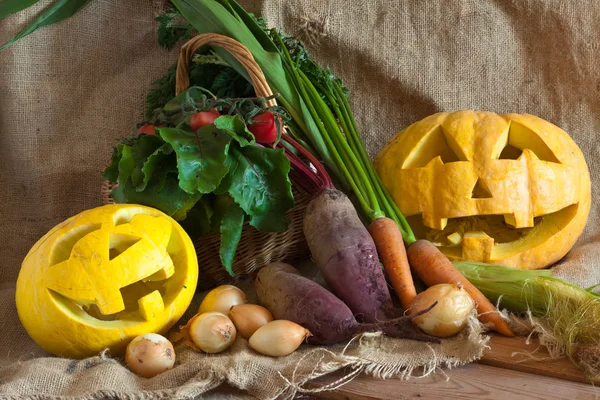 Halloween pumpkin and harvested vegetables — Stock Photo, Image