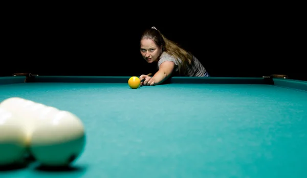 Woman plays russian billiards — Stock Photo, Image