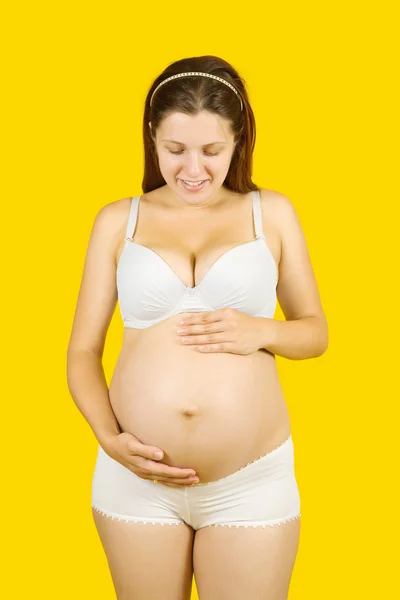 怀孕少女抱著她的肚子里 — 图库照片