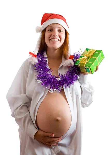 Беременная женщина с рождественским подарком — стоковое фото
