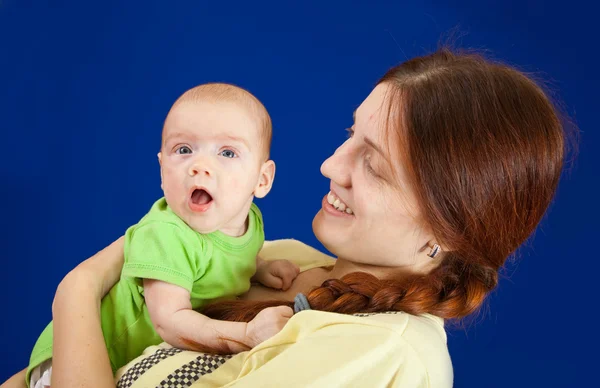 Mãe com seu bebê de 3 meses — Fotografia de Stock