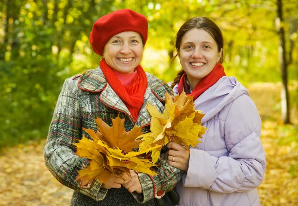 Oman and her adult daughter — Stock Photo, Image