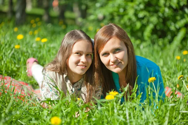 Madre e hija adolescente — Foto de Stock
