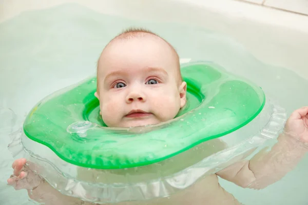Six month swimming baby in bath — Stock Photo, Image