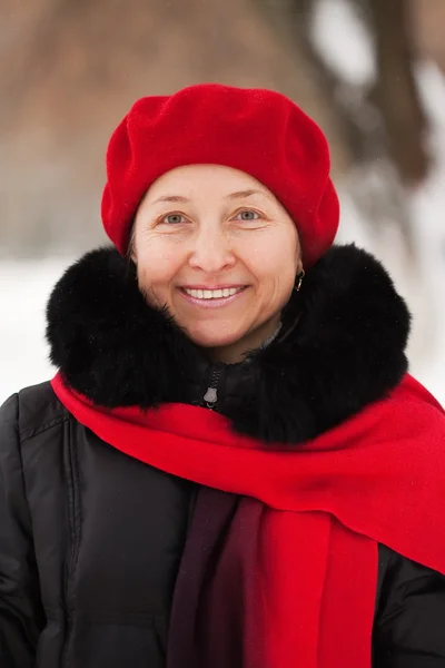 성숙한 여자의 겨울 초상화 — 스톡 사진