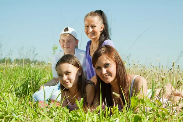 Two women with teens — Stock Photo, Image