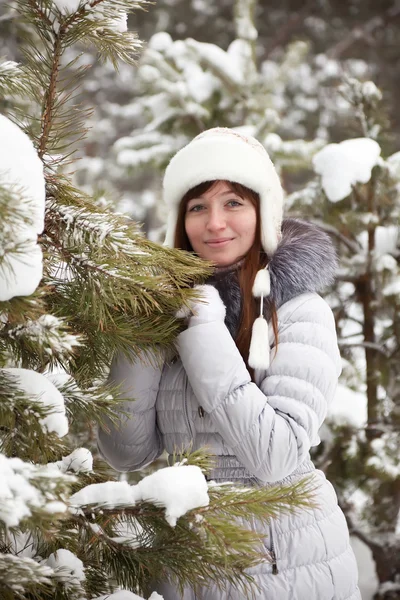 Winter portret van vrouw — Stockfoto