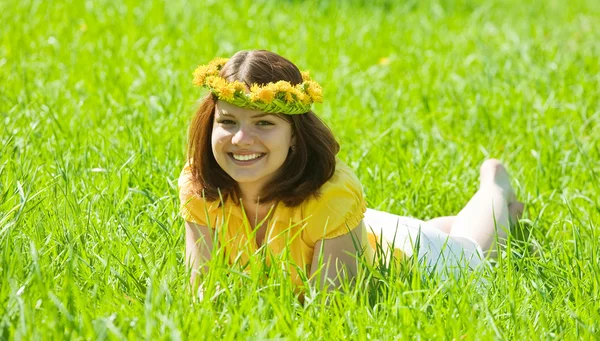 Girl in wreath at meadow — Stock Photo, Image