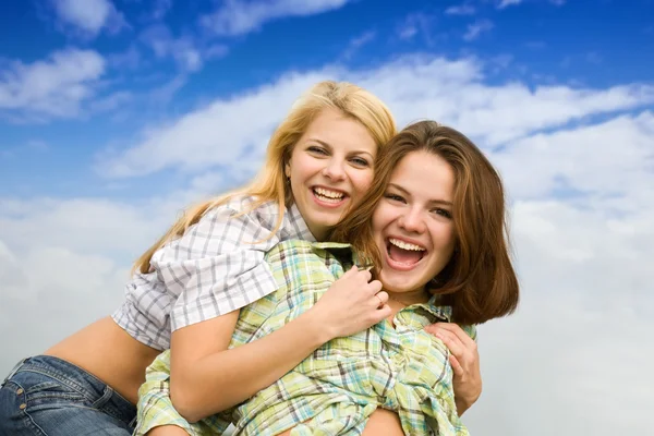 Twee gelukkige meisjes — Stockfoto