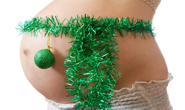 女人腹部与圣诞装饰品 — 图库照片