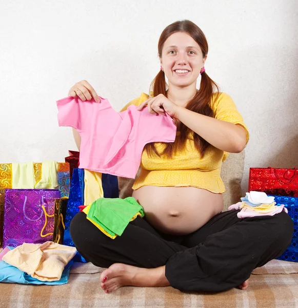 Pregnant woman with purchases — Stock Photo, Image