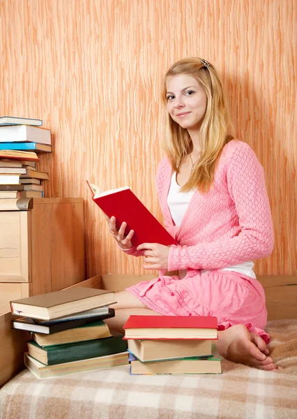 Girl with books on sofa — Stock Photo, Image