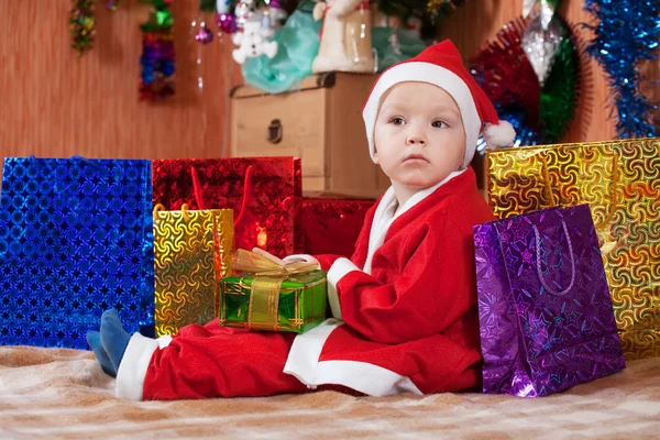Menino vestido como Papai Noel — Fotografia de Stock