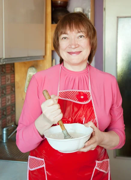 Woman making dough with whisk — Stock Photo, Image