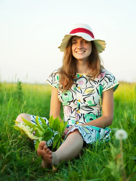 Girl in summer hat — Stock Photo, Image