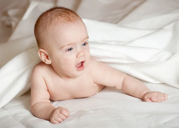 Menina de 5 meses — Fotografia de Stock