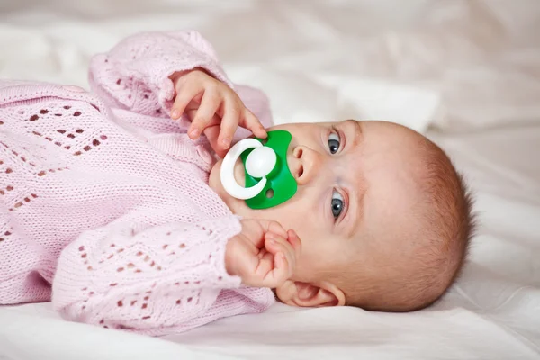 5 ヶ月の女の赤ちゃん — ストック写真
