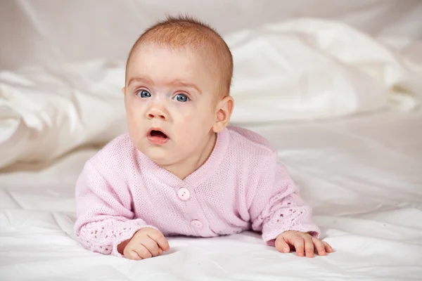 5 Monate kleines Mädchen — Stockfoto