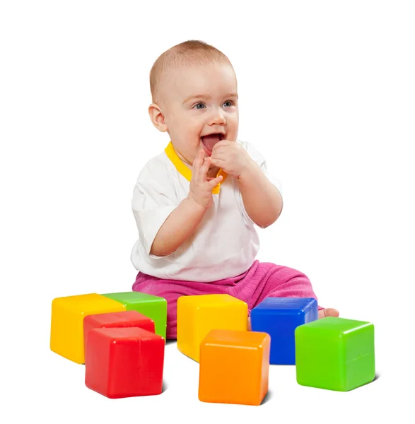 Barnet leker med leksak block — Stockfoto