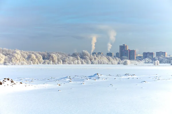 Зимове місто під снігом — стокове фото