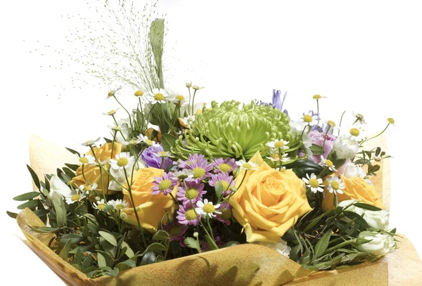 Boeket gemaakt van verschillende bloemen — Stockfoto