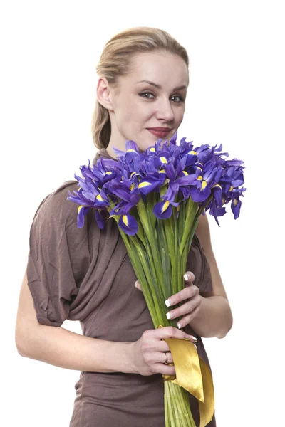 The blonde has control over a bouquet of irises — Stock Photo, Image