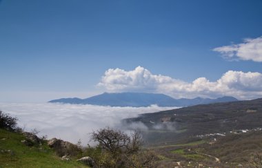 Dağların üzerinden cloudes