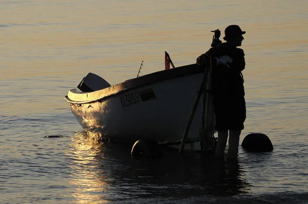 Fisherman near a boat — Stock Photo, Image