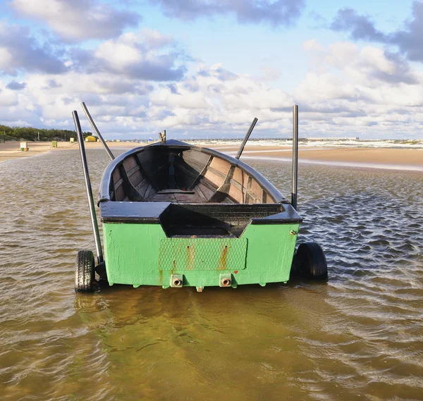 Barco em água — Fotografia de Stock