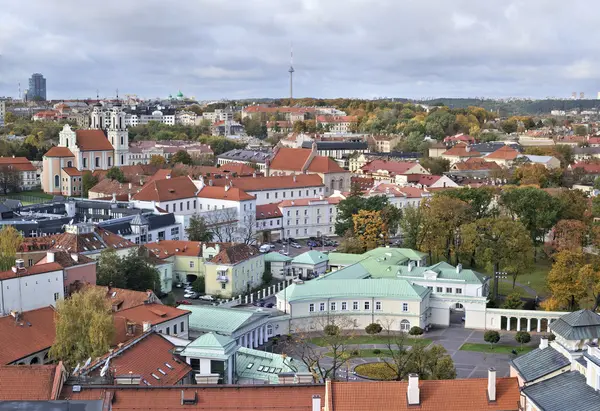 立陶宛首都维尔纽斯金秋时节的全景图 — 图库照片