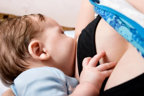 Baby, годування грудьми — стокове фото