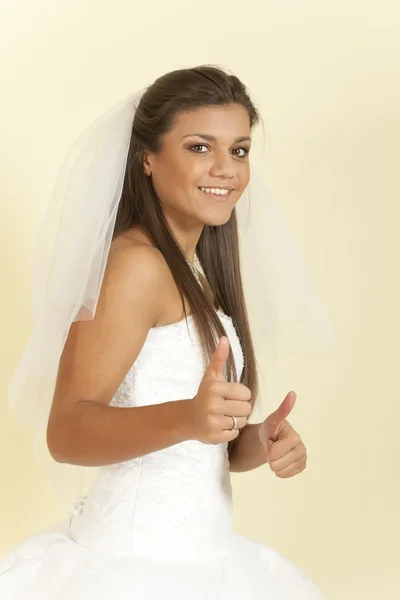 Brunetka dziewczynka w sukni ślubnej — Zdjęcie stockowe