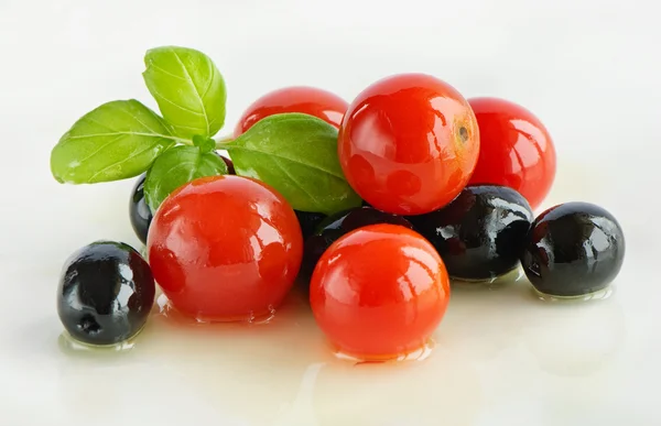 Azeitonas e tomates — Fotografia de Stock
