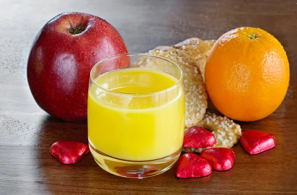 Сок, яблоко и апельсин — стоковое фото
