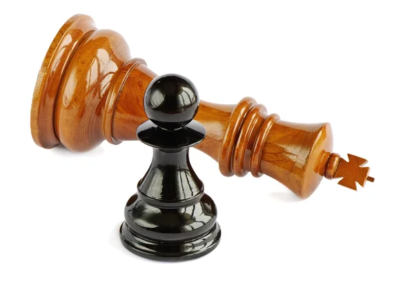 Peão de xadrez e rei isolado no fundo branco — Fotografia de Stock