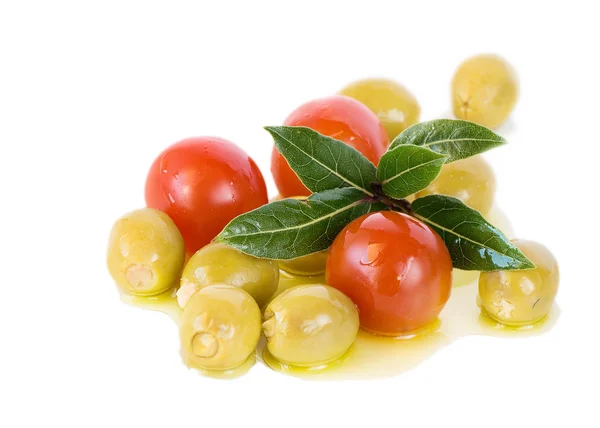Оливки и помидоры — стоковое фото